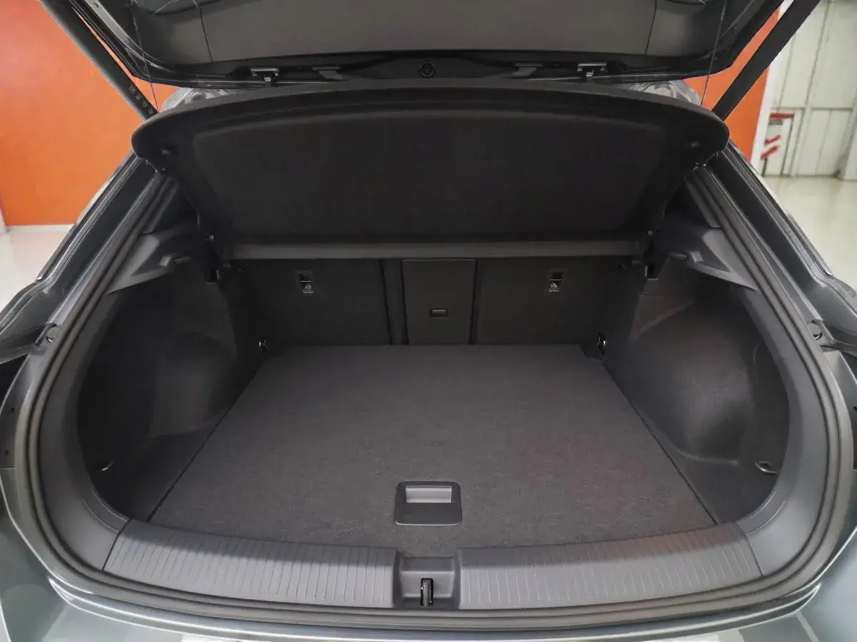 volkswagen-t-roc-r-line-2025-coffre