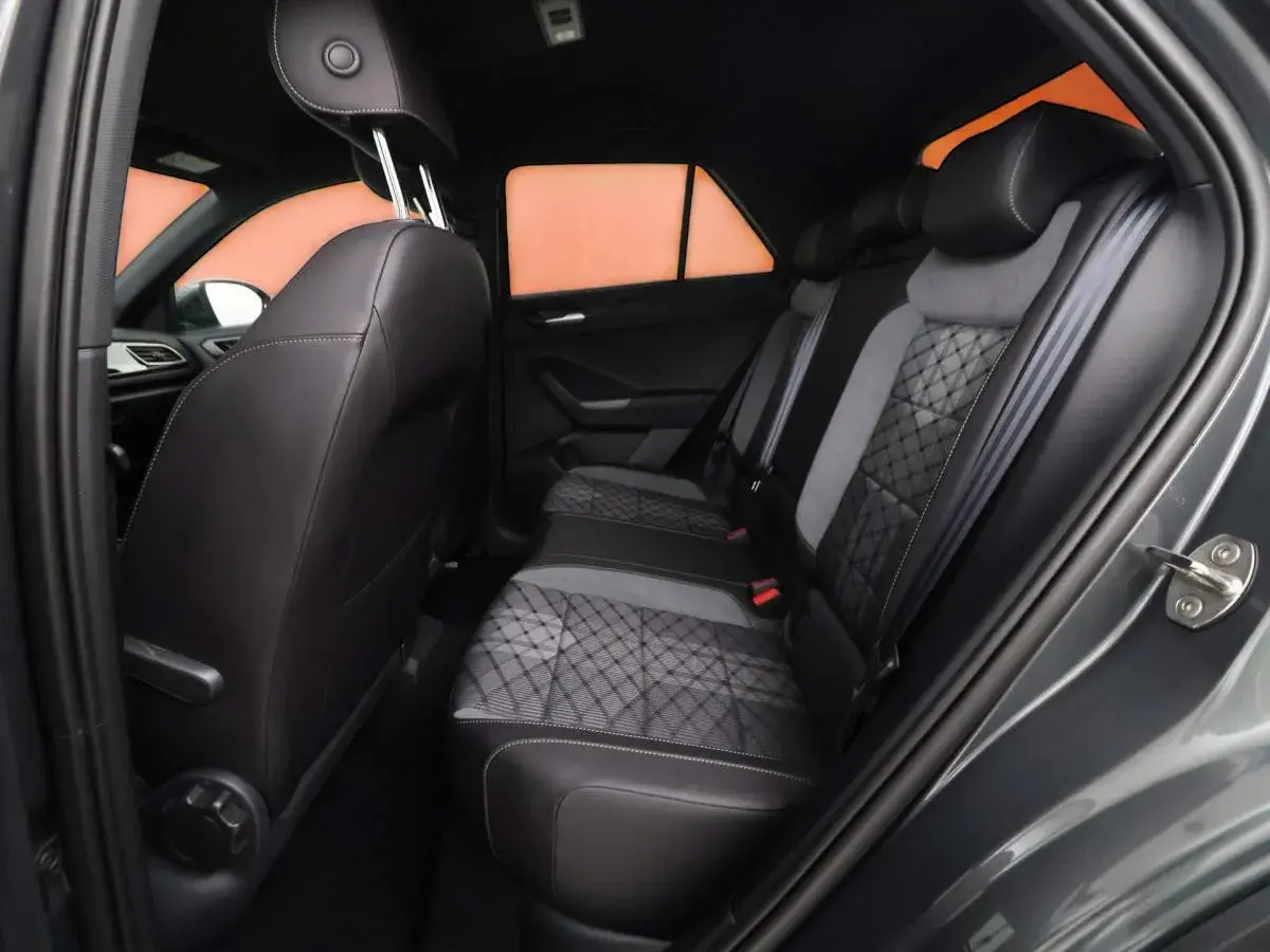 volkswagen-t-roc-r-line-2025-avant